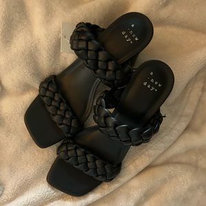 Cute braided black heels NWT